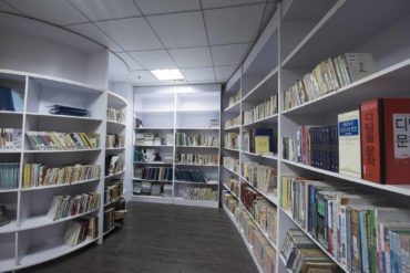 Một góc của thư viện HIU