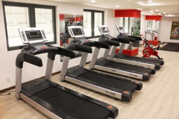 Hệ thống máy chạy bộ tại phòng Gym HIU