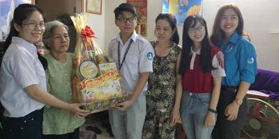 Volunteers in Spring:  Sharing for Lunar New Year 2020