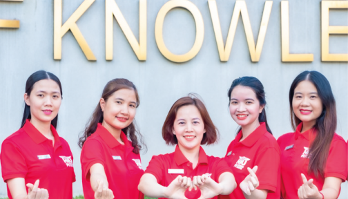 Đồng phục ấn tượng của HIU Student Center