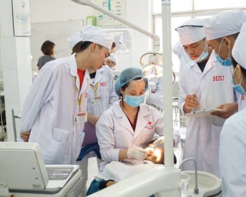 Mức học phí ngành Răng Hàm Mặt HIU tương xứng với đầu tư chất lượng đào tạo