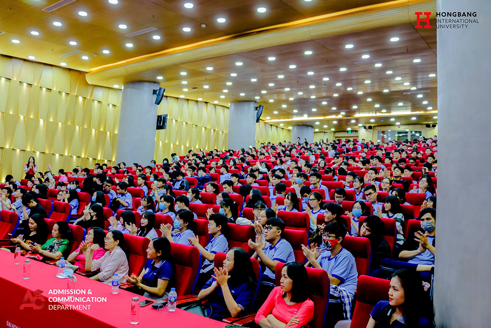 THPT Thủ Thiêm tham quan Trường Đại học Quốc tế Hồng Bàng