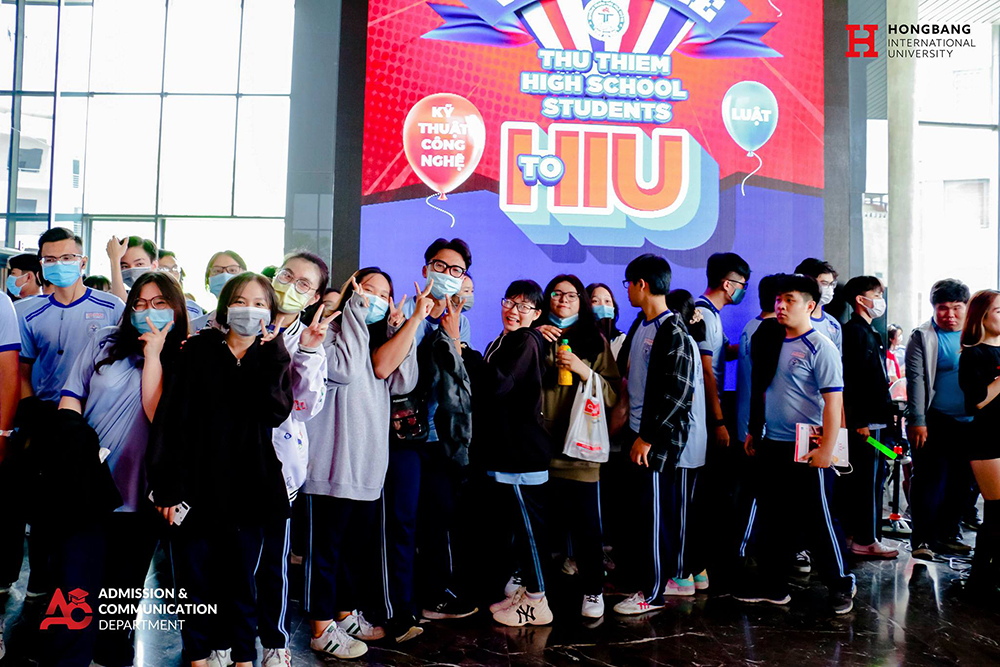 THPT Thủ Thiêm tham quan Trường Đại học Quốc tế Hồng Bàng