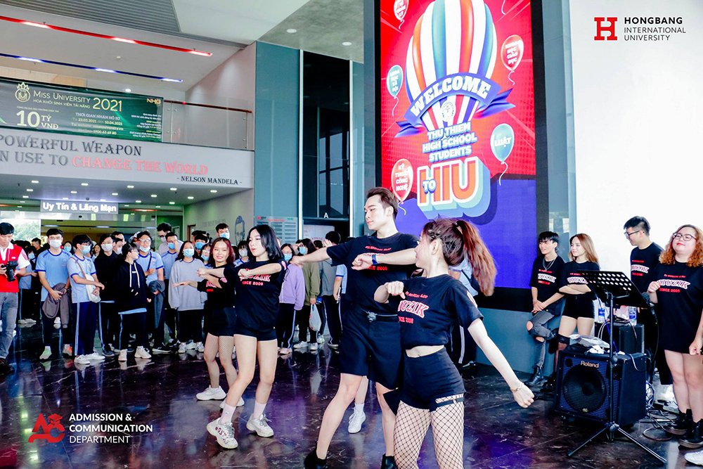 THPT Thủ Thiêm tham quan Trường Đại học Quốc tế Hồng Bàng