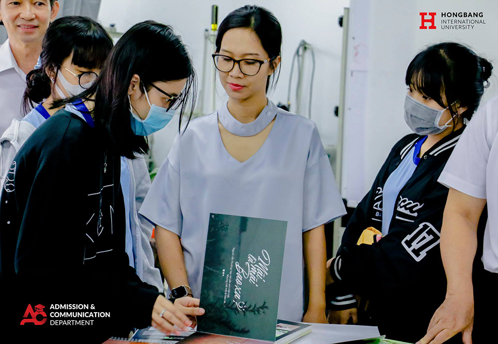 THPT Thủ Thiêm tham quan Trường Đại học Quốc tế Hồng Bàng
