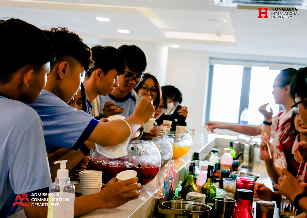 THPT Thủ Thiêm tham quan Trường Đại học Quốc tế Hồng Bàng