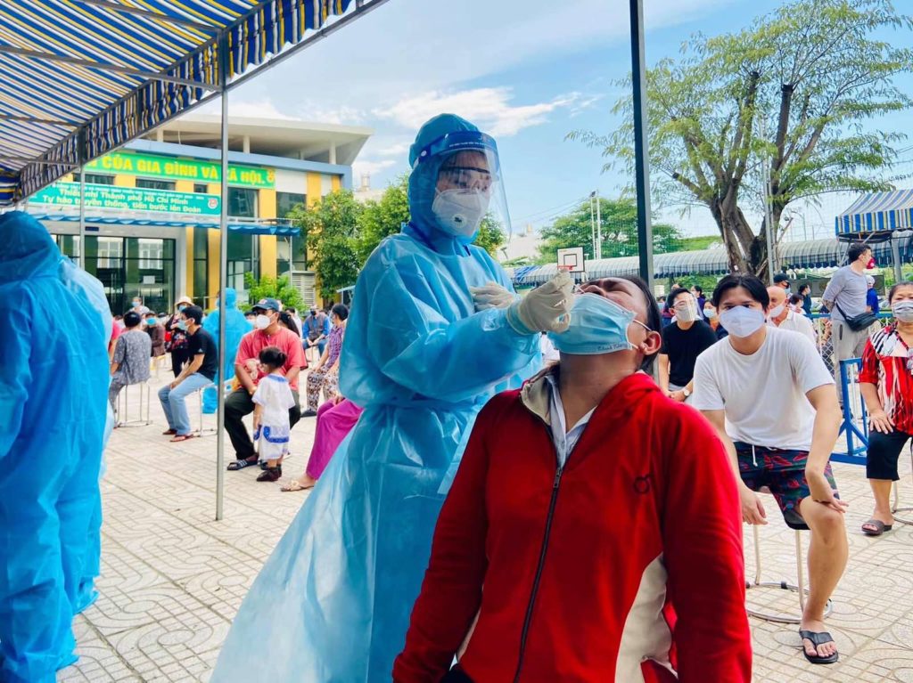 Sinh viên HIU tình nguyện tham gia chống dịch Covid-19