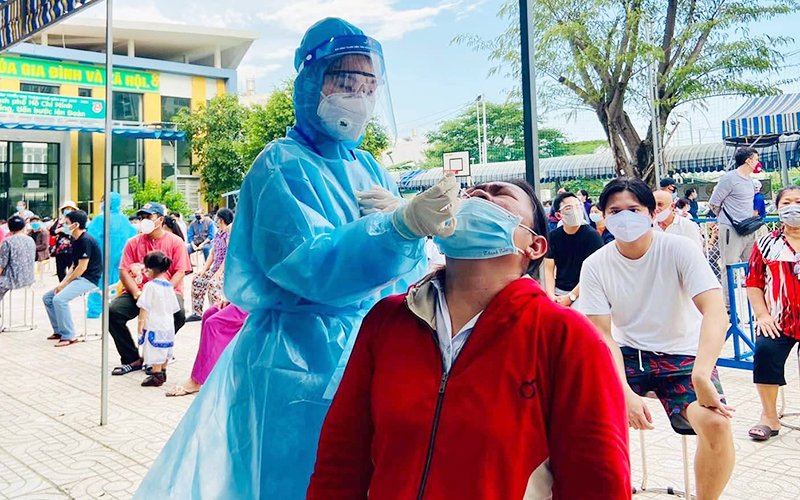 Sinh viên HIU tình nguyện tham gia công tác chống dịch Covid-19