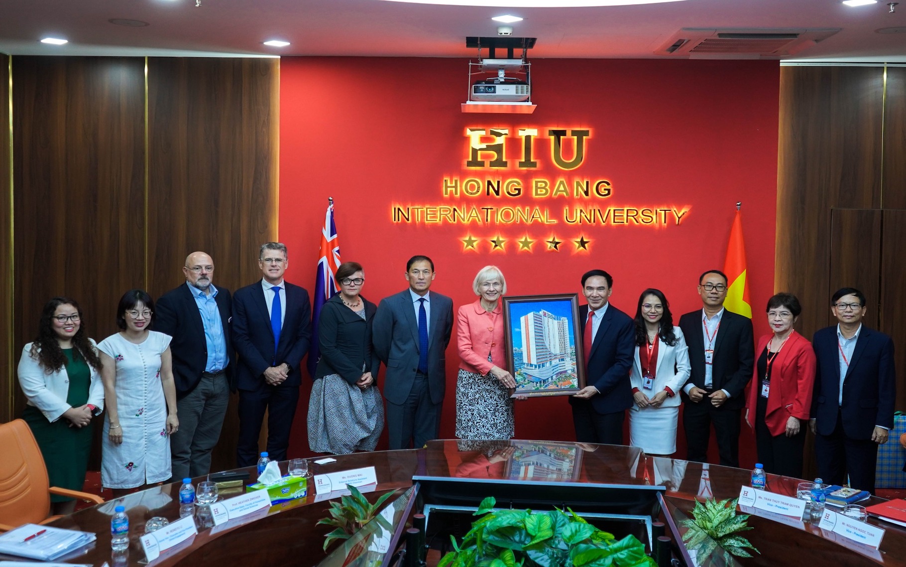 HIU welcomed the University of Queensland (UQ) to HIU for a visit to observe the new partnership