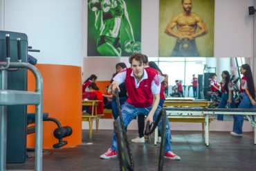 Tạ tay tại phòng Gym HIU phục vụ nhu cầu tập luyện của sinh viên HIU