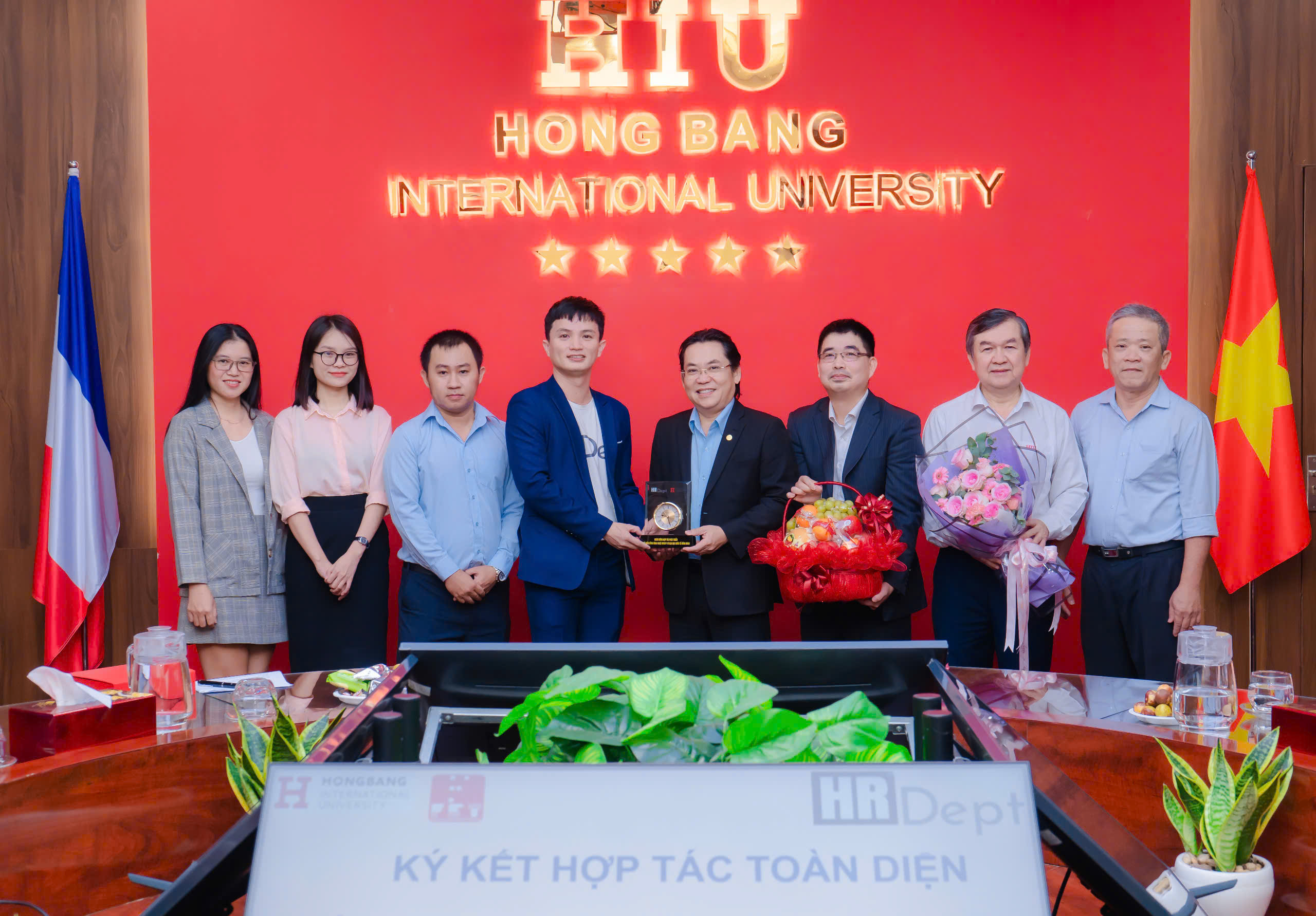 Ký kết hợp tác toàn diện với công ty Từ Quá Khứ