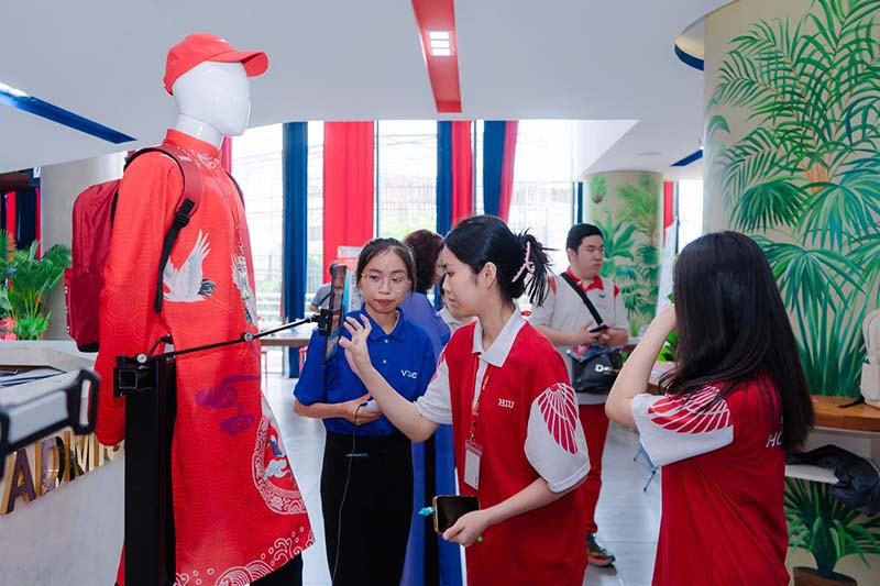 HIU thúc đẩy tích hợp các chương trình về Robot, AI và IoT vào chương trình giảng dạy chính quy