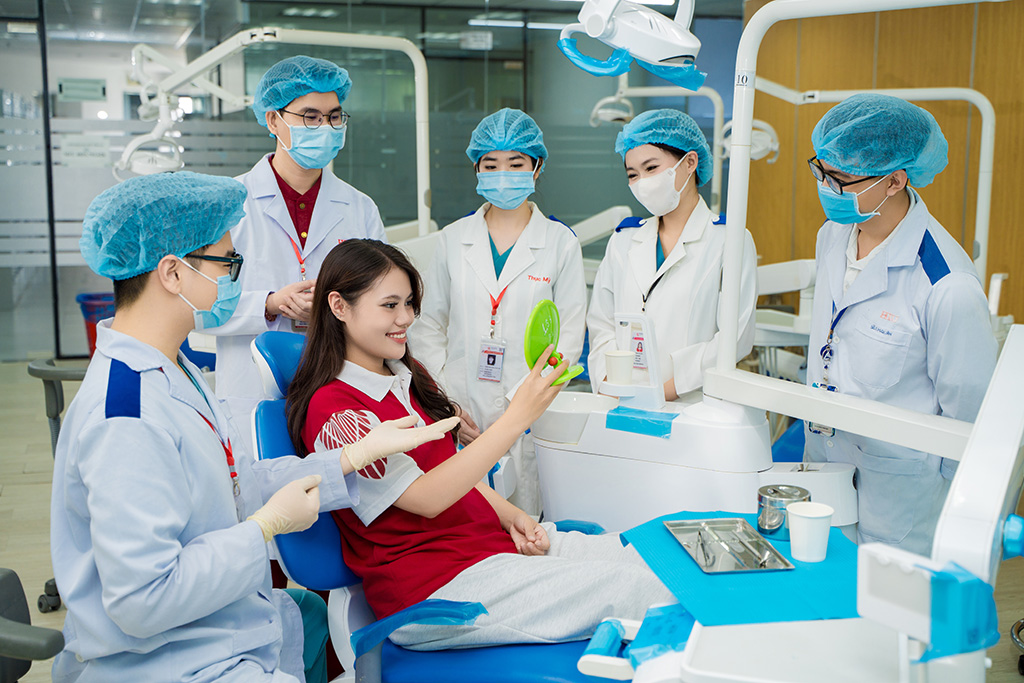 Sinh viên Khoa Răng Hàm Mặt HIU được học và thực hành với những trang thiết bị hiện đại nhất hiện nay