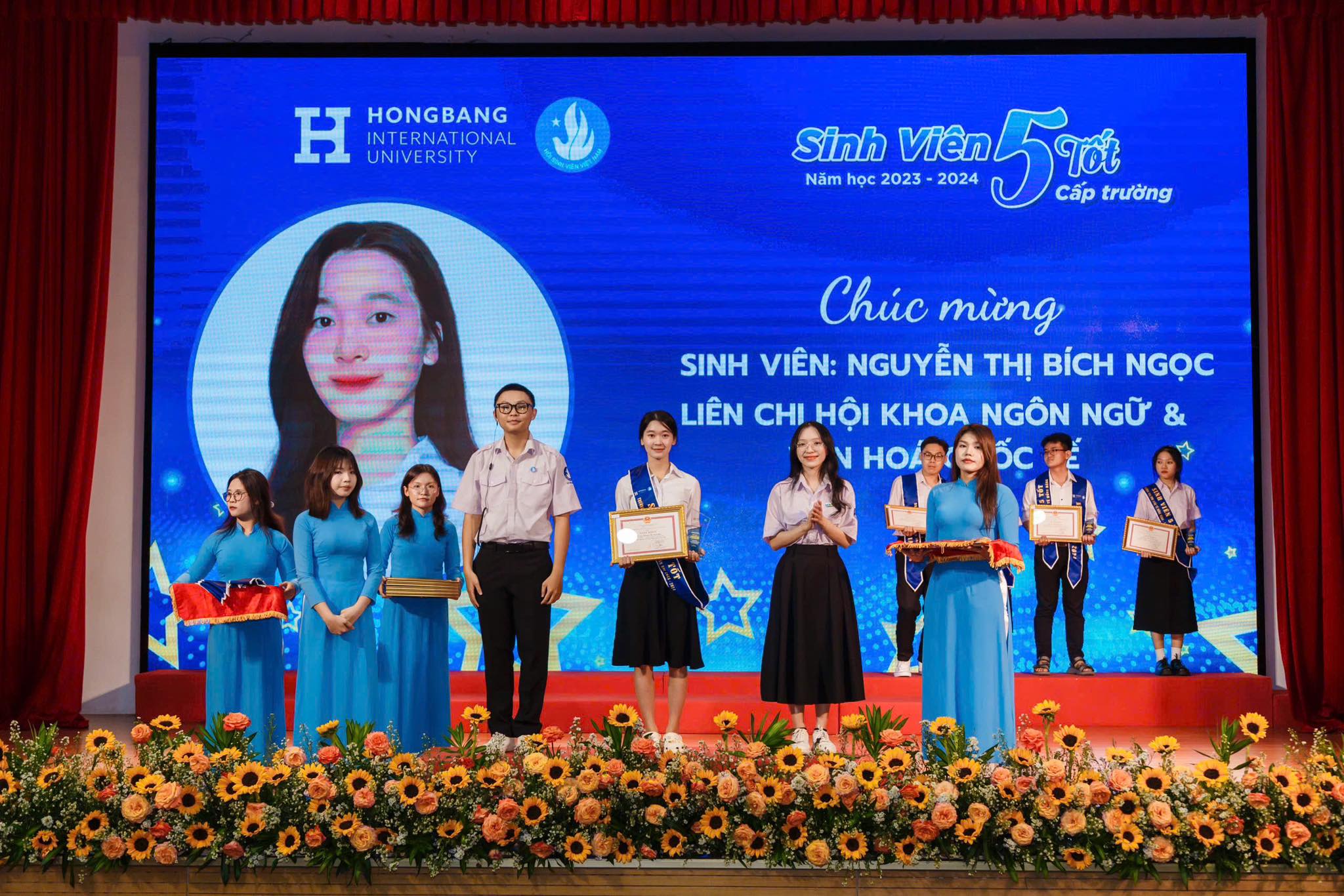 CHÚC MỪNG CÁC SINH VIÊN XUẤT SẮC ĐẠT DANH HIỆU SINH VIÊN 5 TỐT – KHOA NGÔN NGỮ VÀ VĂN HÓA QUỐC TẾ