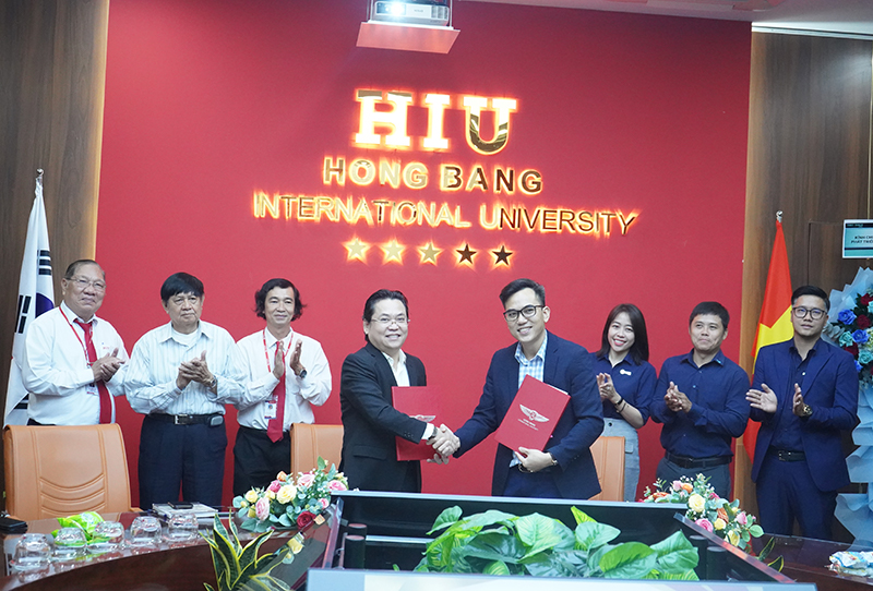 Lễ ký kết hợp tác giữa HIU và Công ty Cổ phần đầu tư Kiến trúc Thiết Thạch