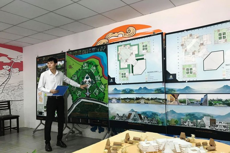 Sinh viên được trang bị đầy đủ kiến thức chuyên môn và kỹ năng cần thiết trước khi rời khỏi ghế nhà trường