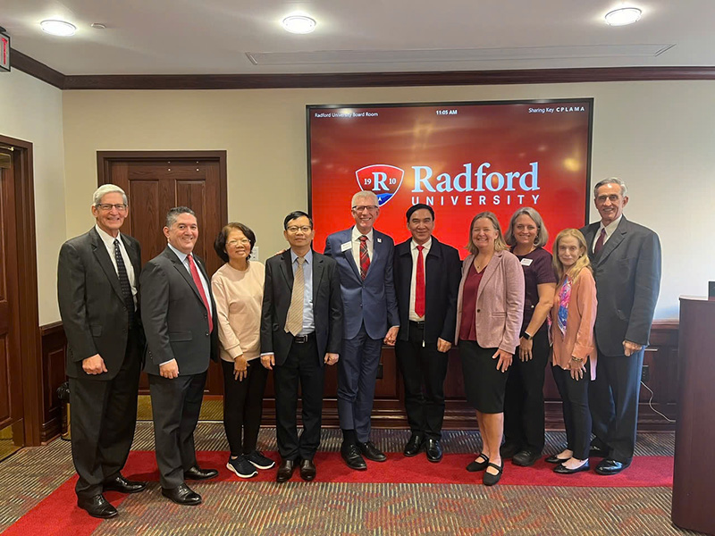 GS.TS.BS. Phạm Văn Lình và đoàn công tác HIU thăm Trường Đại học Radford, bang Virginia - Hoa Kỳ