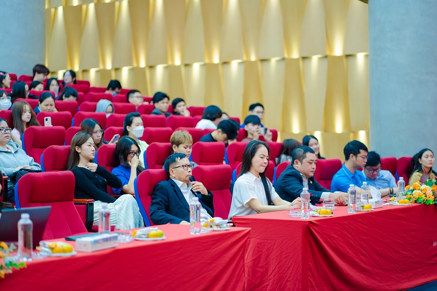 Talkshow “Sách – Đường đến thành công” diễn ra tại HIU sáng ngày 23/4/2025