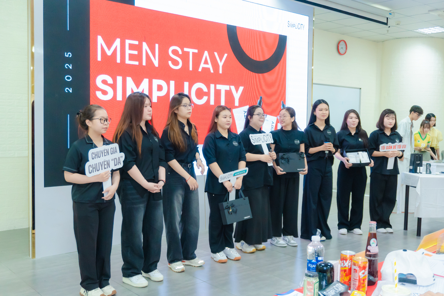 Nhóm Men Stay Simplicity - Sinh viên Quan hệ Công chúng