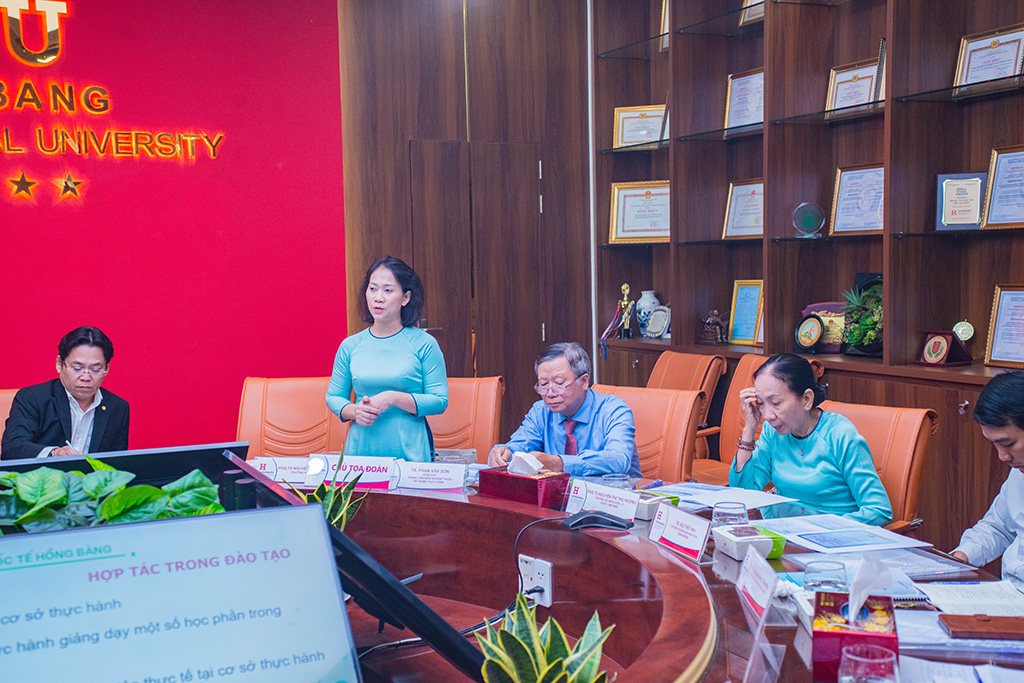 PGS.TS Nguyễn Thị Thu Thủy – Trưởng Khoa Dược HIU chia sẻ tại Hội thảo