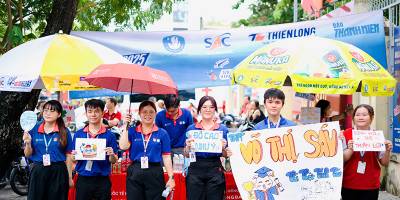 Sinh viên HIU đồng hành, tiếp sức sĩ tử 2K7 vượt vũ môn