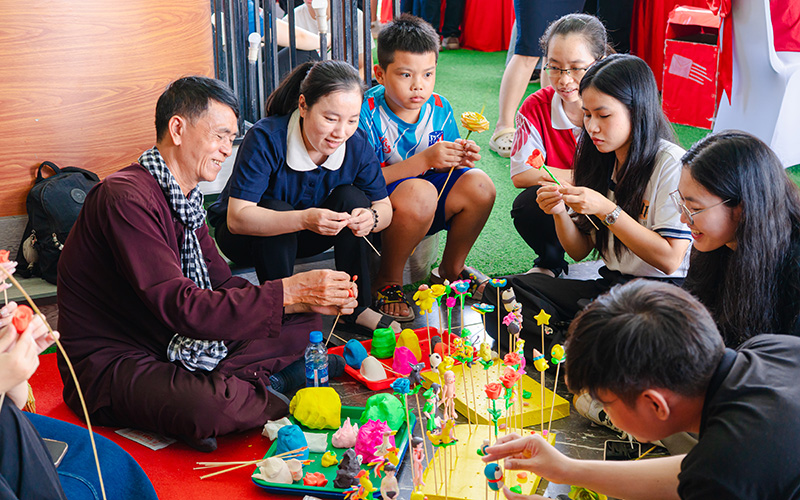 Sôi động Ngày hội “The Culture Hub 2025 – Điểm hẹn Văn hóa” tại HIU