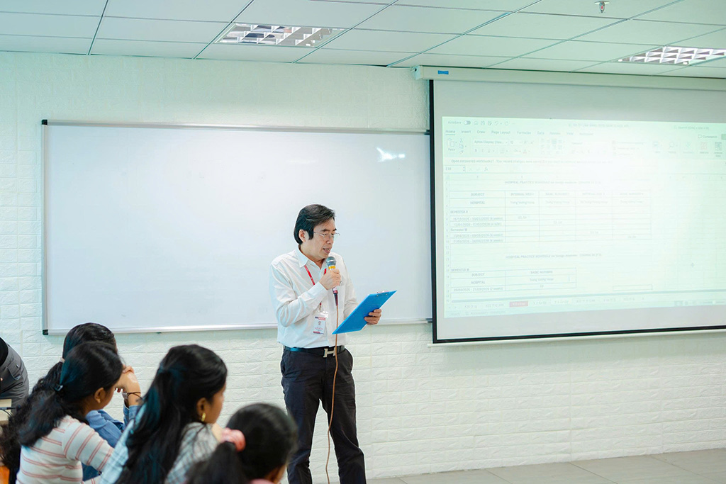 TS.BS. Nguyễn Công Trung - Phó Trưởng Khoa Y chia sẻ tại Orientation Day