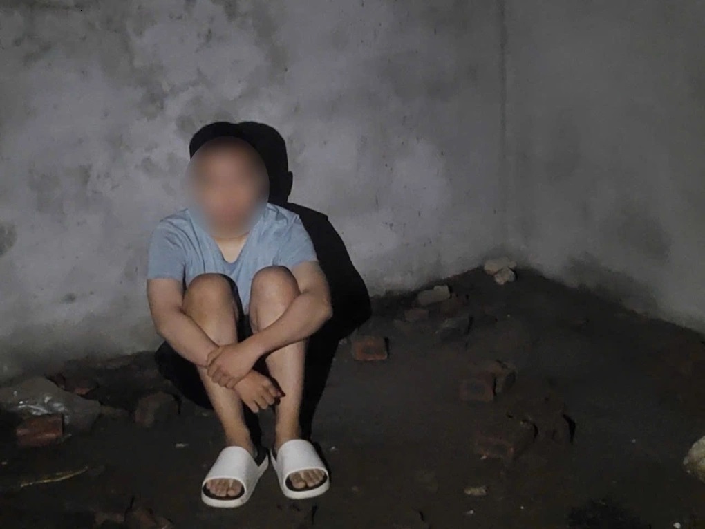 Một nam sinh viên bị bắt cóc online, lừa ra ngôi nhà hoang một mình. Ảnh: Công an tỉnh Phú Thọ