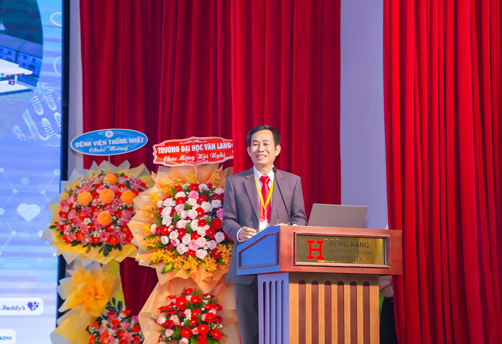 BS.CKII Trần Văn Khanh – Giám đốc Bệnh viện Lê Văn Thịnh phát biểu tại hội nghị