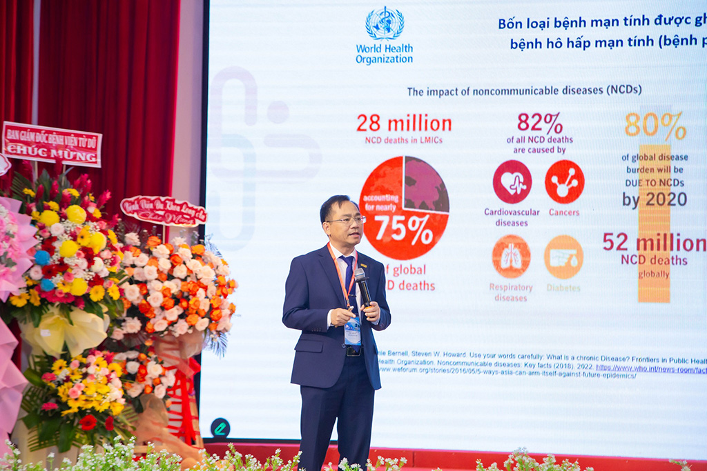 GS.TS.BS Nguyễn Trung Kiên – Hiệu trưởng Trường Đại học Y Dược Cần Thơ trình bày báo cáo tại phiên toàn thể