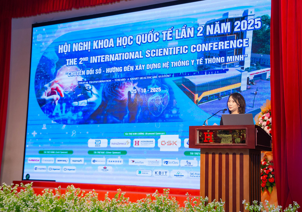 PGS.TS.DS Nguyễn Thị Thu Thủy - Phó Hiệu trưởng HIU phát biểu tại hội nghị