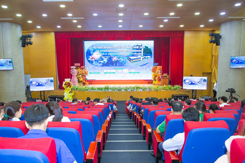 Quang cảnh Hội nghị Hội nghị Khoa học Quốc tế lần thứ 2 năm 2025 diễn ra tại Hội trường Bethoveen của HIU