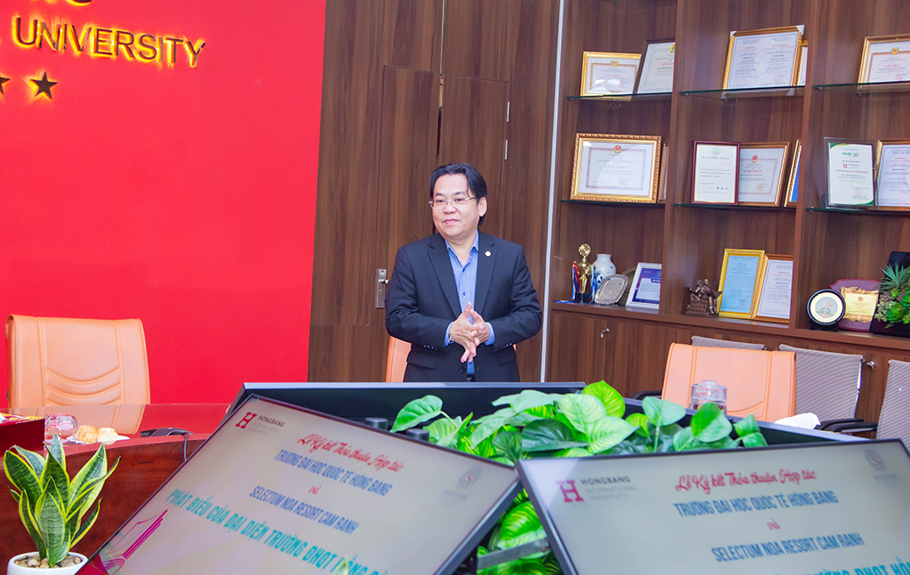 PGS.TS Nguyễn Hữu Huy Nhựt khẳng định tầm nhìn chiến lược của Nhà trường trong việc đổi mới đào tạo, gắn kết tri thức với thực tiễn cuộc sống