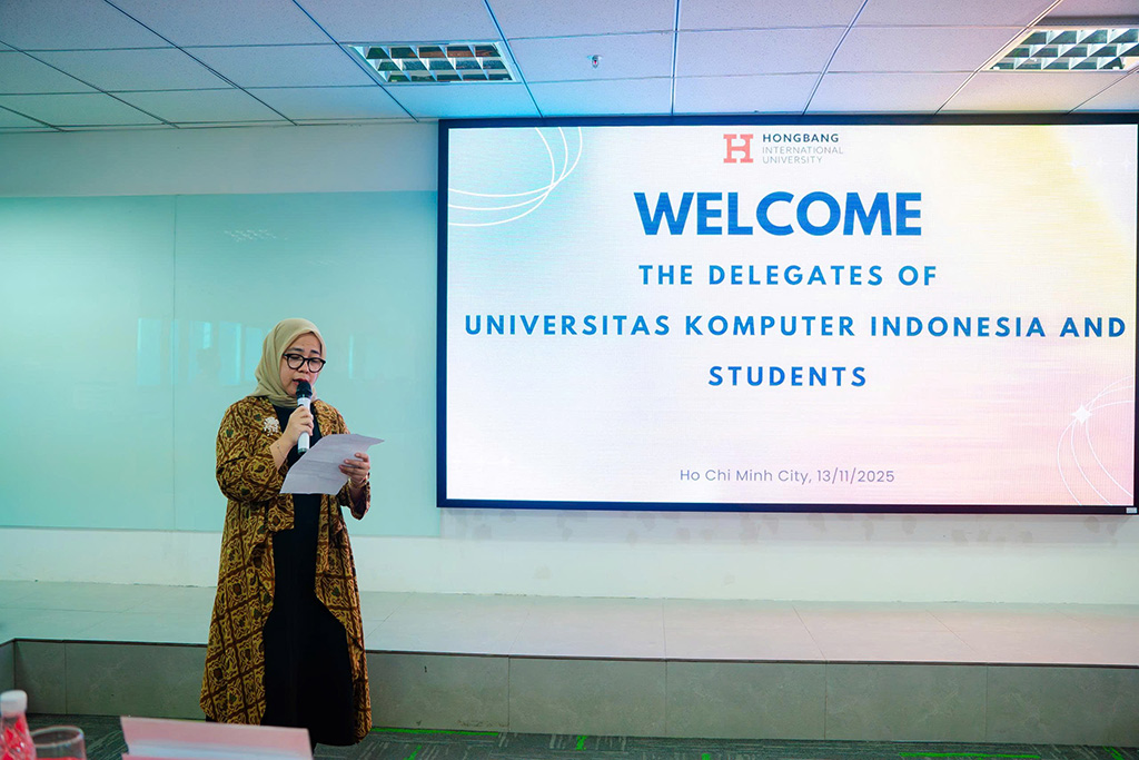Dr. Dewi Triwahyuni - Trưởng Bộ môn Quan hệ Quốc tế Trường UNIKOM chia sẻ tại sự kiện