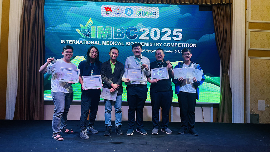 Phương pháp huấn luyện mà Thầy áp dụng dựa trên nguyên tắc “tư duy nghiên cứu - học tập chủ động - phản biện khoa học”