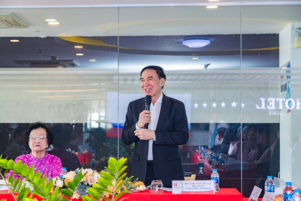 GS.TS.BS Phạm Văn Lình - Hiệu trưởng Trường Đại học Quốc tế Hồng Bàng gửi lời tri ân đến các thế hệ cán bộ lãnh đạo, các Giáo sư, Phó Giáo sư và toàn thể giảng viên