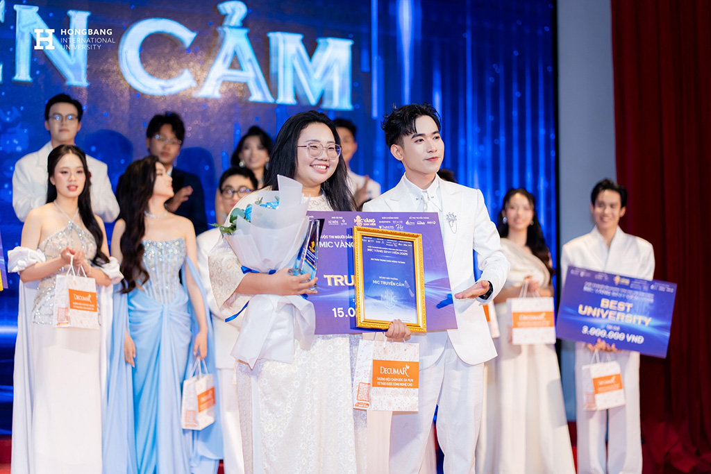 Sinh viên Lê Thị Ngọc Bình (HIU) xuất sắc đạt hai giải thưởng “Mic Truyền cảm” và “Mic Tiềm năng” tại cuộc thi.