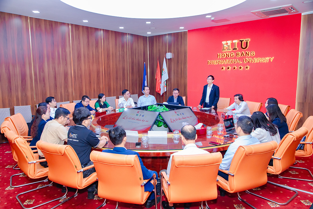 Toàn cảnh Lễ ký kết Biên bản ghi nhớ hợp tác (MOU) giữa Khoa Công nghệ Kỹ thuật Trường Đại học Quốc tế Hồng Bàng và các doanh nghiệp đối tác, diễn ra sáng 26/12.