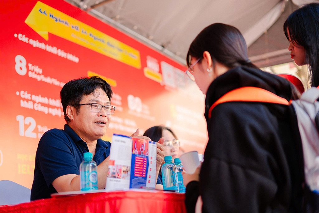 Nhiều em học sinh quan tâm đến tương lai, cơ hội việc làm từ những ngành nghề mình yêu thích