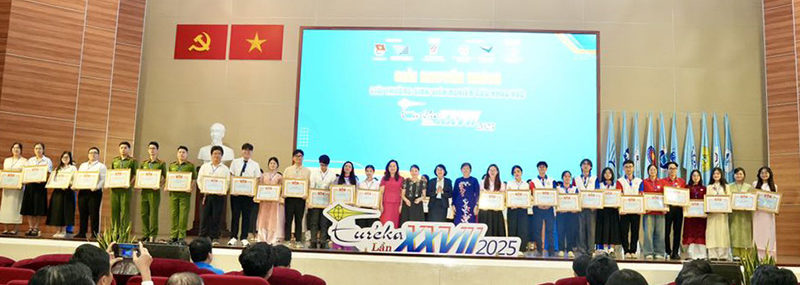 Hai đề tài nghiên cứu của sinh viên HIU xuất sắc đạt Giải Khuyến khích Euréka lần thứ 27