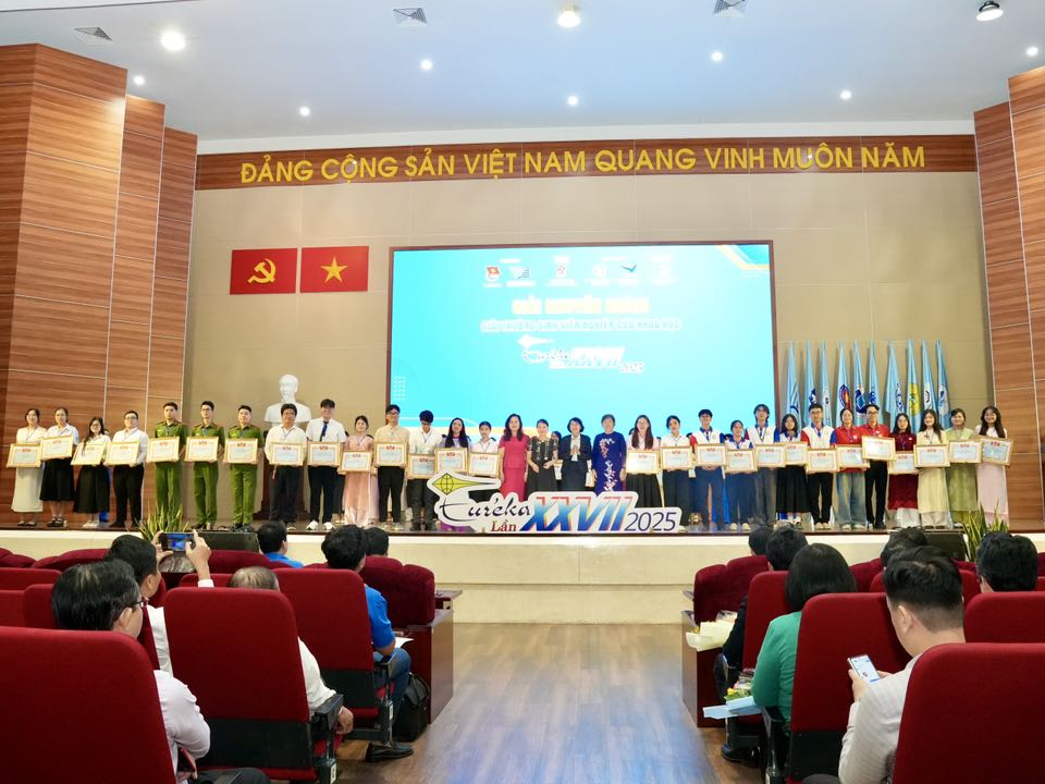 Hai đề tài nghiên cứu của sinh viên HIU xuất sắc đạt Giải Khuyến khích Euréka lần thứ 27