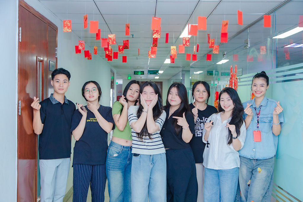 Những khoảnh khắc vui vẻ bên bạn bè trong hành trình học tập của Hân tại Khoa Y