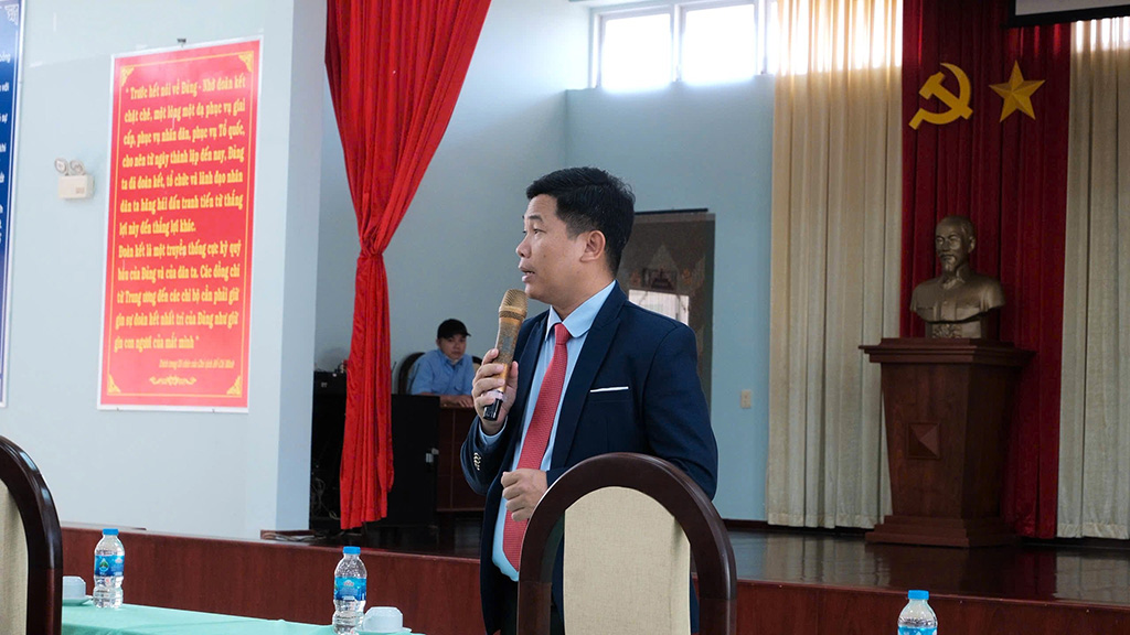 TS. Trịnh Viết Then – Trưởng Bộ môn Tâm lý học HIU trình bày và trao đổi chuyên môn tại các báo cáo chuyên đề.