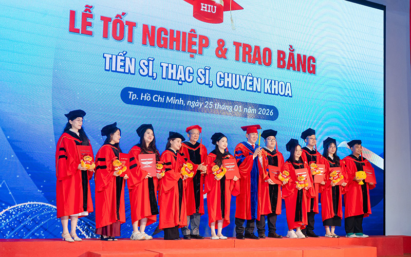 Trường Đại học Quốc tế Hồng Bàng trao bằng tốt nghiệp cho 434 tiến sĩ, thạc sĩ, chuyên khoa