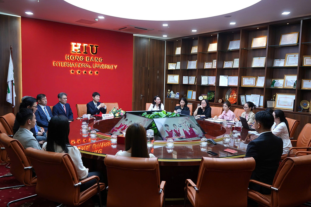 Toàn cảnh buổi lể ký kết giữa HIU vàK-SCOPS