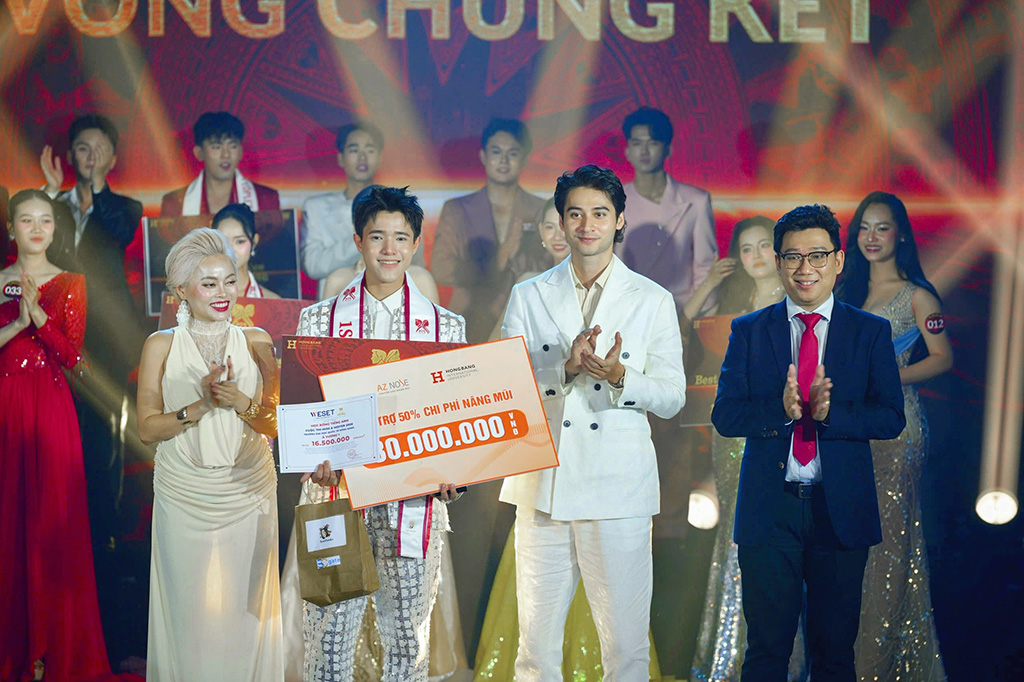 Thái Tấn Lộc ngành Ngôn ngữ Anh, Khoa Ngôn ngữ và văn hóa quốc tế đăng quang Mister HIU 2026.