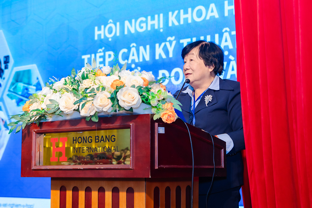 PGS.TS.BS Hà Thị Anh chia sẻ về xu hướng cập nhật kỹ thuật mới và nâng cao năng lực thực hành trong lĩnh vực xét nghiệm.